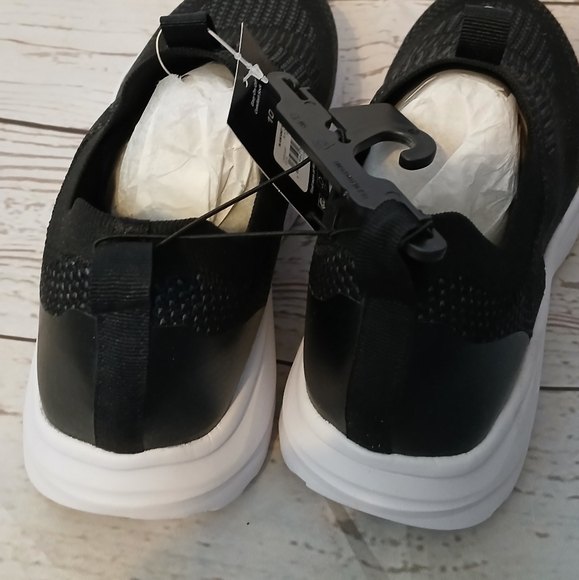 Athletic Works Men's Knit Slip-On Sneakers Black Size 10 - Picture 4 of 7